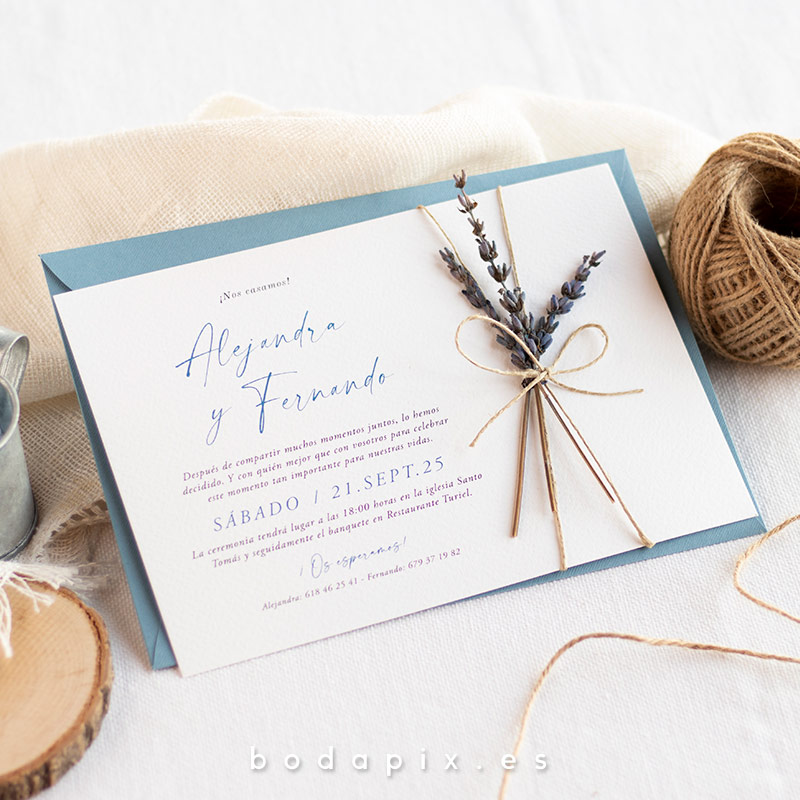 invitaciones de boda con flores preservadas