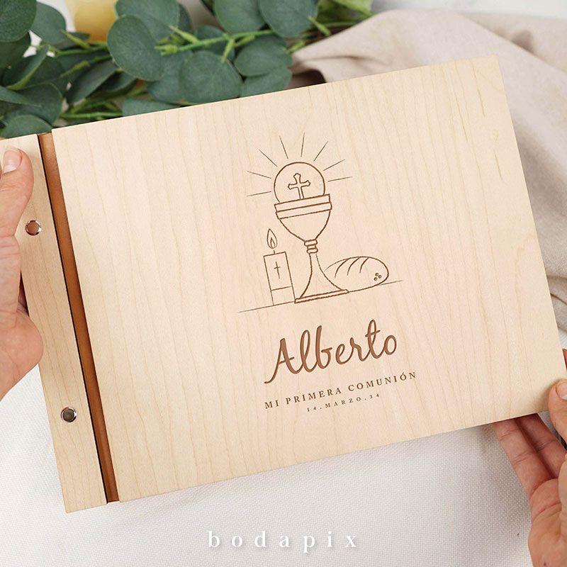 Libro de firmas de comunion grabado en madera