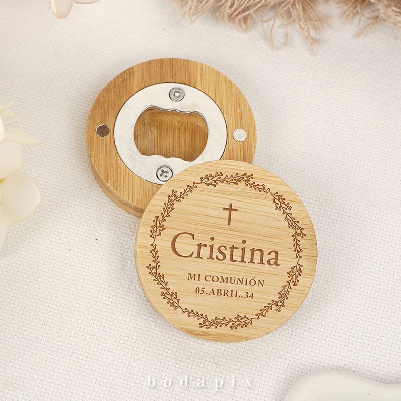 abrebotellas de madera de comunion con guirnalda vegetal