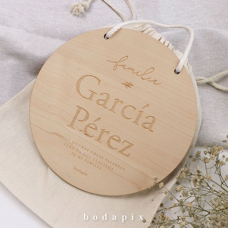 placa de madera con forma redonda para familias